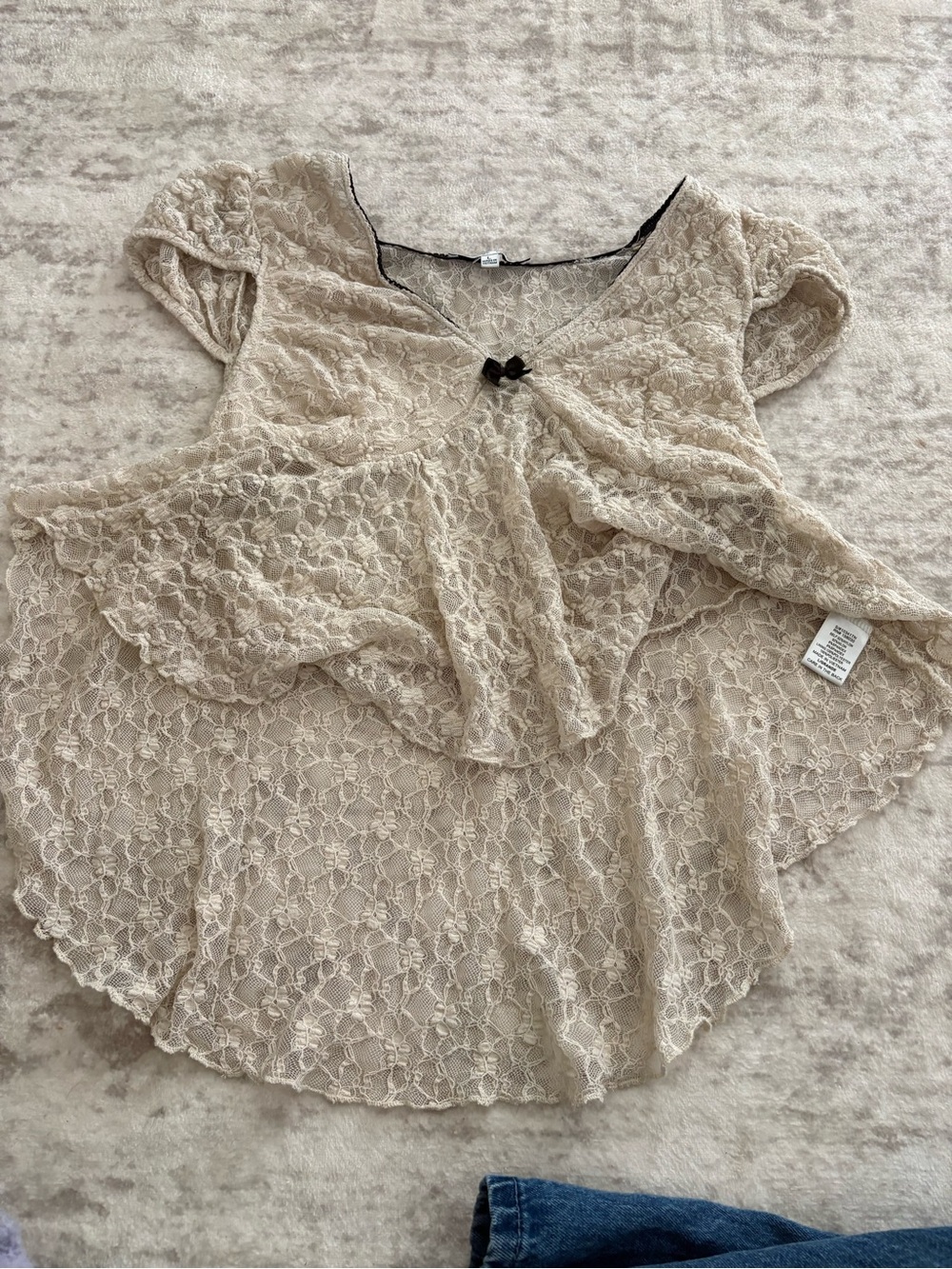 Love Tree Cream Lace V-Neck Peplum Camisole - Picture 5 of 8